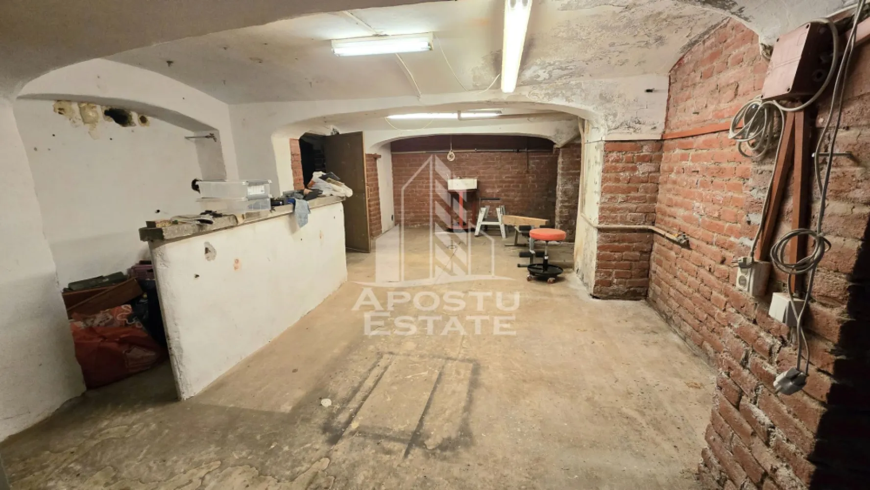 Casa de vanzare, 7 camere si 4 bai, centrala proprie, zona Odobescu