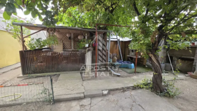 Casa de vanzare, 7 camere si 4 bai, centrala proprie, zona Odobescu