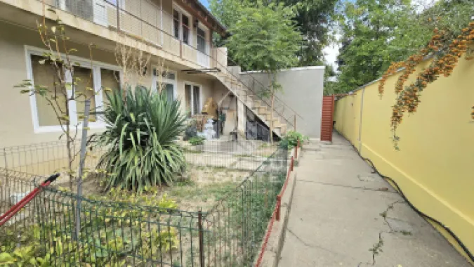 Casa de vanzare, 7 camere si 4 bai, centrala proprie, zona Odobescu