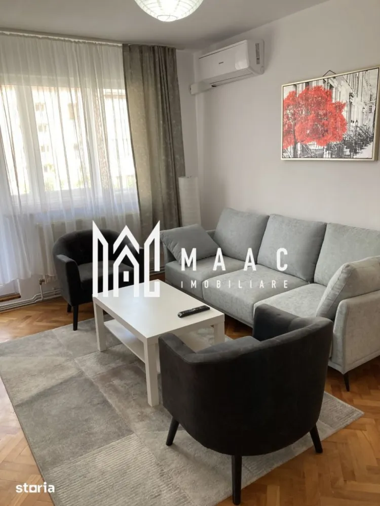 Apartament 2 camere | Etaj 3 | Balcon | Zona Rahovei - MAAC Imobiliare vă propune spre închiriere un apartament modern cu 2 camere, situat în cartierul Hipodrom I, zona Rahovei, una dintre cele mai căutate zone rezidențiale din Sibiu, datorită accesului facil către centre comerciale, școli, mijloace de transport și centrul orașului.

Detalii proprietate
Suprafață utilă: 47 mpu
Balcon: 7 mp
Etaj: 3 din 4
Compartimentare: semidecomandată
Disponibil imediat
Compartimentare
Living luminos
Dormitor
Bucătărie închisă
Baie cu cadă și geam de aerisire
Debara pentru depozitare
Balcon generos
Dotări și beneficii
Complet mobilat și utilat
Aer condiționat
Mașină de spălat rufe
Bucătărie mobilată și echipată
Baie cu ventilație naturală
Debara spațioasă
Apartament renovat recent
Prima închiriere după renovare
Avantaje locație

Aproape de magazine, supermarketuri și farmacii
Stații de autobuz în imediata apropiere
Acces rapid către școli și grădinițe
Conexiune facilă către centrul orașului
Zonă liniștită și bine dezvoltată
Condiții de închiriere
Contract minim 12 luni
Garanție: echivalentul unei chirii lunare
Nu se acceptă animale de companie
Posibilitate de prelungire a contractului

Pentru detalii și vizionare, contactați-ne și menționați codul CP3181544