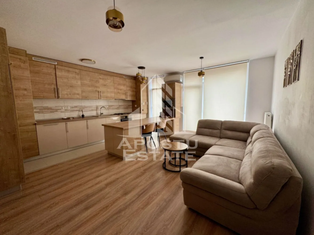 Apartament cu 3 camere de inchiriat, Timisoara, City of Mara - Agentia imobiliara APOSTU ESTATE va propune spre inchiriere un apartament cu 3 camere, doua bai, spatios si luminos, situat in zona Circumvalatiuni, apartamentul este situat in complexul rezidential City of Mara, o zona linistita si bine pozitionata din Timisoara, potrivit pentru cupluri si familii care isi doresc o locuinta unde sa se simta confortabil si cu acces facil catre scoli, statii de autobuz, supermarketuri , magazine de zona, parcuri.

Suprafata utila: 63 mpu + 2 terase
Compartimentare eficienta:
-Hol de acces generos
-Bucatarie complet mobilata si utilata, cu loc de luat masa
-Living luminos si spatios
-Doua dorimitoare mobilate
-Doua bai

Confort si facilitati:
-Incalzirea apartamentului: centrala proprie 
-Apartamentul este complet mobilat si utilat
-Nu se accepta animale de companie de catre proprietar

Localizare:
-Timis,Timisoara, zona Circumvalatiunii (City of Mara) – acces facil spre magazine, supermarketul Lidl, scoli, parcuri si mijloace de transport in comun.

Ideal pentru:
-Familii
-Cupluri

Disponibilitate: imediata
Pret chirie lunara: 730 Euro ( usor negociabil)
Programeaza o vizionare pentru a-ti putea imagina viitorul aici!
ID intern: CP3182118