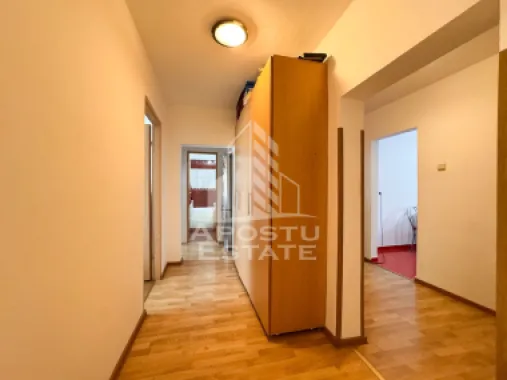 Apartament cu 4 camere de vanzare, etaj intermediar, 80 mpu, Sagului,