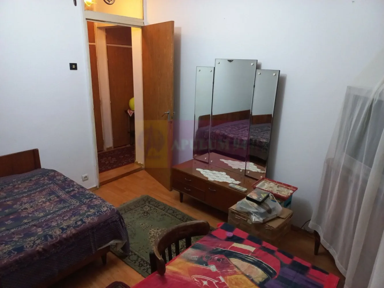 Apartament 2 camere Militari- Valea Lunga P/4 - Compania imobiliara Apulum94 va ofera un apartament de 2 camere P/4, confort 1 , decomandat, 52 mp suprafata utila situat in zona Militari-Str Valea Lunga. Apartamentul este mobilat si utilat precum se vede in pozele atasate.Proprietarul accepta si chiriasi din afara tarii. Conditii de inchiriere : 1 chirie +1 garantie, comision agentie 50 %.
 Pentru mai multe detalii sau o eventuala vizionare va rog sa ma sunati la numarul de telefon 0733683454- Dorin Dinu/ Apulum94.