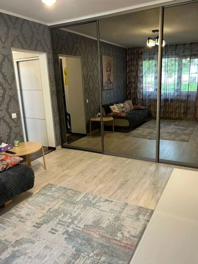 De inchiriat apartament 2 camere Mazepa 2, parter, 450 E - Se ofera spre inchiriere apartament cu 2 camere, situat la parter, în cartierul Mazepa 2, într-o zonă liniștită și foarte bine poziționată.
Localizare excelentă:
- Aproape de magazine, farmacii și școli
- Acces facil la mijloacele de transport în comun
- La câteva minute de Faleza Dunării
- În apropierea tuturor punctelor de interes necesare pentru un stil de viață confortabil.
Detalii apartament:
- 2 camere
- Parter
- Complet mobilat și utilat
- Centrală termică proprie
- Dispune de toate utilitățile și electrocasnicele necesare
- Curat și bine întreținut
- Disponibil imediat.
 Se închiriază pe termen lung, persoanelor serioase și responsabile.
Chirie 450 euro.
Garantie returnabila 450 euro.
Se percepe comision de tranzactionare.
Pentru mai multe informații sau pentru programarea unei vizionări, vă rog să mă contactați 0741.030.291 Marilena, Agentia Mag Invest.
