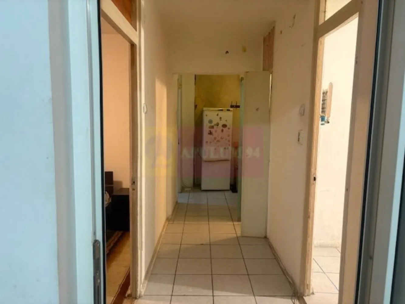 Apartament 2 camere Rahova- Barca- Margeanului. - Compania imobiliara Apulum 94 va propune un apartament de 2 camere situat intr-un bloc reabilitat pe strada Barca, aproape de intersectia cu Margeanului. 
Apartamentul este decomandat, cu o impartire foarte buna si are vedere pe spate. Beneficiaza si de o debara generoasa. 
Interiorul nu are amenajari necesitand renovare totala. 
Apartamentul este liber si se poate preda imediat.
Zona este usor accesibila si este apropiata de mijloacele de transport, de gradinita, scoala, magazine, piata. 
Pentru vizionare si mai multe detalii nu ezitati sa ma contactati pe nr 0733683446- Laura Ionescu.