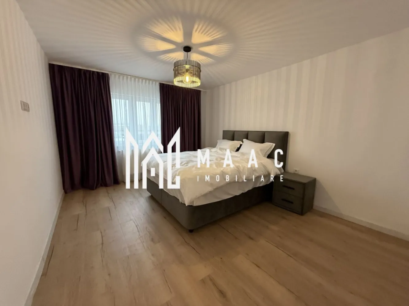 Apartament 2 camere | Mobilat modern | Parter | Lazaret - MAAC Imobiliare vă propune spre vânzare un apartament dintr-un proiect rezidențial modern, situat în zona Lazaret, ideal pentru locuit sau investiție.

Caracteristici:
Suprafață utilă: 42 mp
Situat la parter înalt
Bloc cu regim de înălțime P+4 etaje
Imobil izolat termic
Dotat cu lift
Încălzire prin calorifere, cu centrală termică proprie
Toate instalațiile electrice și sanitare sunt noi
Apartamentul se vinde complet mobilat și utilat, exact ca în poze

Compartimentare:
Hol de intrare
Zonă de bucătărie open space cu living, spațiu luminos și modern
Hol secundar
Baie dotată cu cabină de duș
Dormitor matrimonial bine delimitat

Avantaje:
Apartament nou, gata de mutare
Finisaje moderne și materiale de calitate
Ideal atât pentru locuință personală, cât și pentru investiție.

Pentru mai multe detalii precizati telefonic ca ati vazut anuntul cu ID: CP2861403
