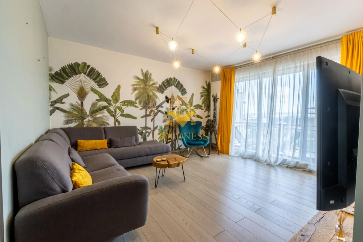 Penthouse,3 camere, Premium, bloc nou, Iris Zona Oasului,Maramuresului - GOLDNESS Imobiliare vă propune spre închiriere un apartament cu 3 camere complet mobilat și utilat, la etajul 4 într-un imobil de 4 etaje, în Cartierul Iris.
Dispune de loc de parcare subterana!
Se află în apropierea stațiilor de transport în comun, magazine, restaurante, spații verzi, farmacii, etc. 

Apartamentul este compartimentat astfel:
 - dormitor cu pat matrimonial, dressing, noptiere
 - dormitor dotat cu două paturi, spațiu generos pentru depozitare și birou pentru lucru/studiu.
 - living cu bucatarie open space complet utilată și mobilată, canapea extensibilă, loc de servit masa 
 - baie cu cabina de dus, calorifer port prosop și dulap pentru depozitare.
 - baie de serviciu
 - terasa de 10 mp.
 - balcon de 5 mp

Imobilul este dotat cu toate cele necesare- centrală proprie, frigider, aragaz, hotă, mașină de spălat haine, etc. 

Dacă sunteți interesați de acest apartament și doriți să îl vizionați, dar și pentru alte oferte nu ezitați să ne contactați telefonic sau prin e-mail. Vă stăm la dispoziție!
Pentru intermediere se percepe un comision de 50% din prețul chiriei!