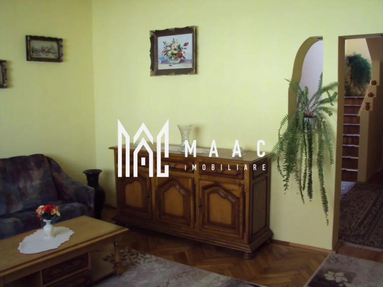 Case duplex | 6 camere | 2 corpuri | Garaj | 185 mp utili | Turnisor - Maac Imobiliare prezintă spre vânzare un imobil de tip duplex, compus din 2 corpuri de casă, ideal pentru o familie care își dorește spațiu, confort și intimitate.

 Caracteristici principale:

Suprafață utilă: 185mp

Suprafață teren: 360 mp (cu amprenta casei inclusă)

Compartimentare: 6 camere (inclusiv 2 livinguri), 1 bucătărie, 3 băi , 2 balcoane, 1 terasă

Garaj cu acces auto

Curte cu locuri de parcare disponibile

Grădină în partea din spate a casei

 Proprietatea se remarcă prin cele două corpuri de casă separate, ceea ce o face potrivită pentru o familie numeroasă sau pentru două familii care doresc să locuiască aproape, dar în același timp să păstreze independența.

Pentru mai multe detalii precizati telefonic ca ati vazut anuntul cu ID: CP2666405
