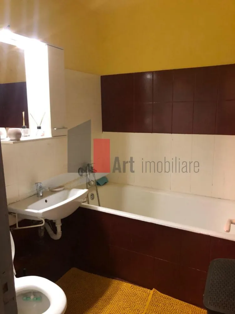 Garsoniera Drumul Taberei - Va propunem, o garsoniera confort 1 semidecomandata in cartierul Drumul Taberei - b-dul 1 Mai

Garsoniera se afla la etajul 1 al unui imobil construit in 1982 si reabilitat termic. Se afla la cca 7-8 min de st. metrou Favorit și 5 min de tramvai 41.

Garsoniera este liberă, actele pregatite pentru vanzare si necesita renovare

Facilități :in apropiere se afla hiprmarket, st.STB, școli si gradinite.

Pentru informatii sau vizionare va stam la dispozitie: 0720-622.788