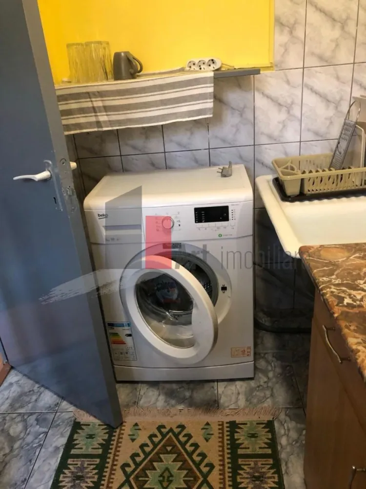 Garsoniera Drumul Taberei - Va propunem, o garsoniera confort 1 semidecomandata in cartierul Drumul Taberei - b-dul 1 Mai

Garsoniera se afla la etajul 1 al unui imobil construit in 1982 si reabilitat termic. Se afla la cca 7-8 min de st. metrou Favorit și 5 min de tramvai 41.

Garsoniera este liberă, actele pregatite pentru vanzare si necesita renovare

Facilități :in apropiere se afla hiprmarket, st.STB, școli si gradinite.

Pentru informatii sau vizionare va stam la dispozitie: 0720-622.788