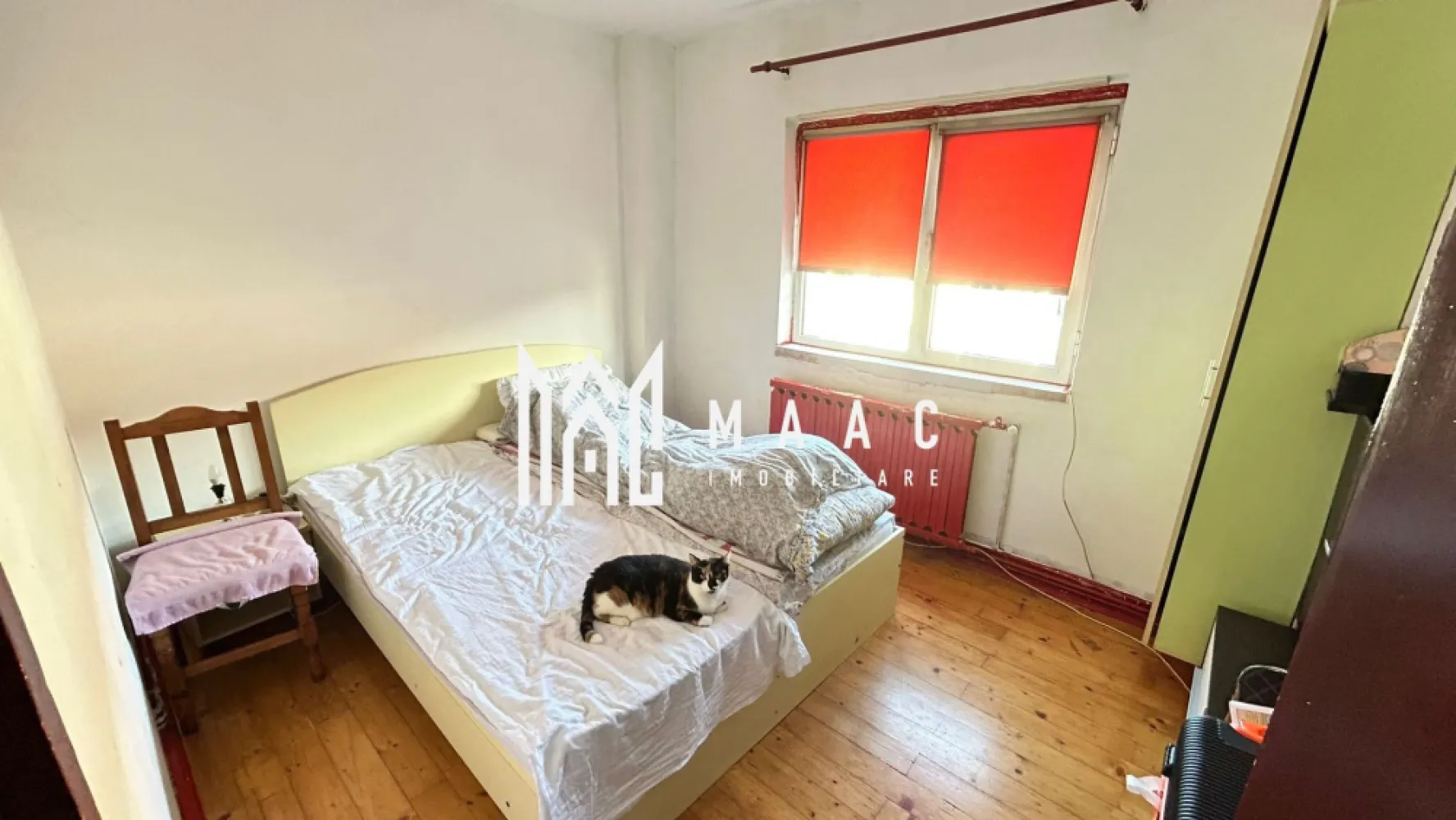 Apartament 2 camere | Decomandat | Lift | Intermediar | Mihai Viteazul - Maac Imobiliare prezintă spre vânzare un apartament decomandat cu 2 camere, situat pe Bulevardul Mihai Viteazul, într-una dintre cele mai bune zone din Sibiu. Locația este excelentă, aproape de Biserica Înălțarea Domnului și Sfântul Ierarh Nicolae, universități, centre comerciale, magazine , cafenele, terase, farmacii și stații de autobuz, toate accesibile fără a depinde de mașină.

Detalii apartament:

Suprafață utilă: 47,4 mp

Balcon închis cu termopan de aprox. 4 mp, acces din living

Etaj intermediar: 4 din 8, bloc cu lift modernizat

Bloc izolat termic și întreținut foarte bine

Centrală termică nouă, geamuri termopan

Apartament renovat ultima dată acum 10 ani, necesită modernizare după preferințe

Debară pe hol pentru depozitare

Avantaje:

Locație liniștită, cu vedere pe partea din spate a blocului, ferit de trafic și agitație

Acces rapid la toate facilitățile orașului

Posibilitate de amenajare modernă după bunul plac

Pentru mai multe detalii precizati telefonic ca ati vazut anuntul cu ID: CP2807125.