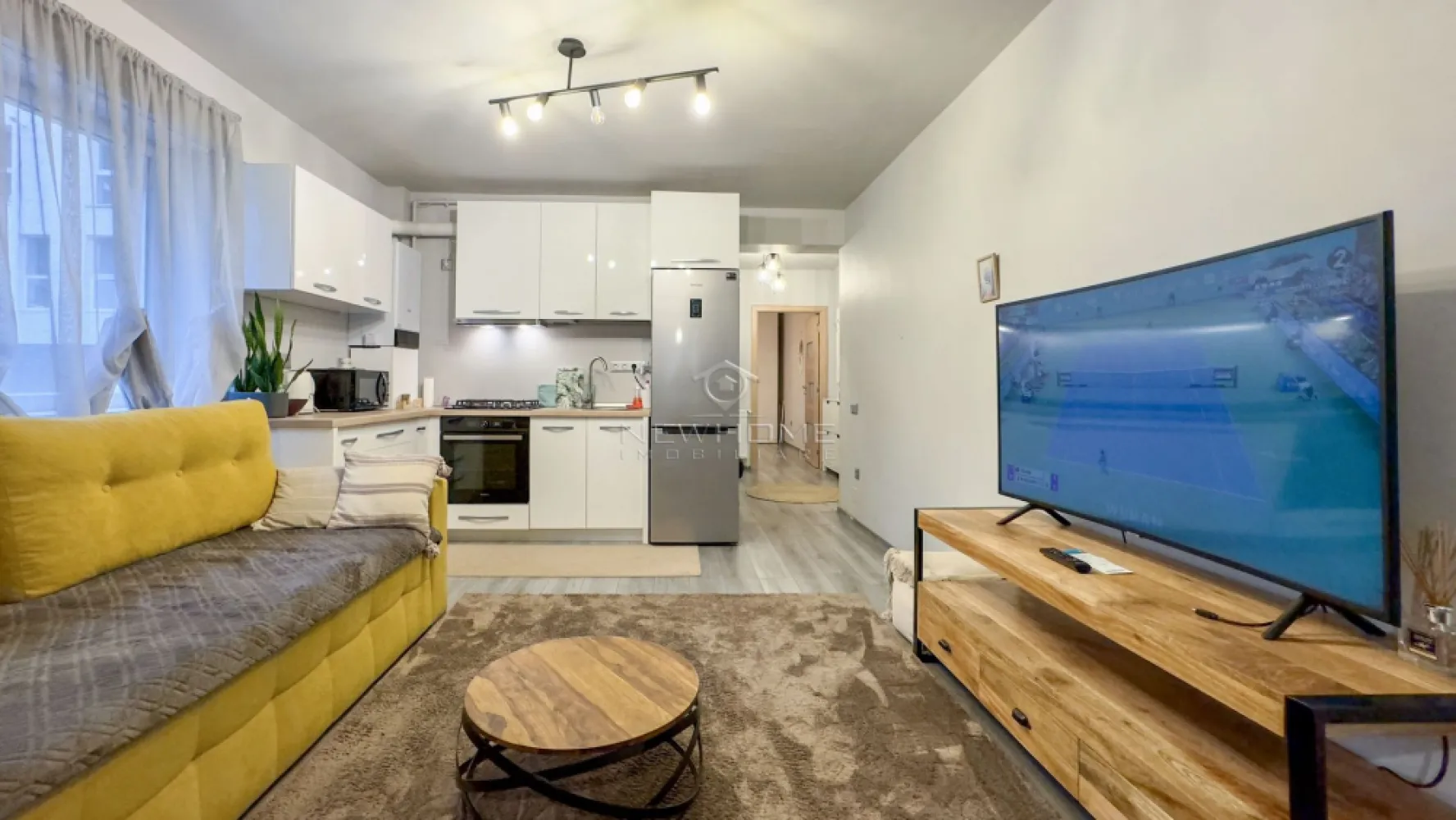 Apartament 2 camere, Parcare, Str Borhanciului - New HOME Imobiliare ofera in EXCLUSIVITATE spre inchiriere apartament modern cu 2 camere semidecomandat, situat pe Str. Borhanciului. Apartamentul este amplasat la etajul 1 din 4 intr-un imobil construit in anul 2018, dispune de suprafata utila de 50 mp. Compartimentat astfel: hol, living open space impreuna cu bucatarie, baie, dormitor, loc de PARCARE suprateran, situat în fața blocului. Pentru confortul Dvs. se inchiriaza complet mobilat si utilat, dotat cu centrala termica proprie. Acces facil la toate punctele de interes din zonă, ideal pentru cei care doresc să locuiască într-o zonă liniștită si modernă. Pentru mai multe informatii si pentru a programa o vizionare, contactati-ne cu incredere!
