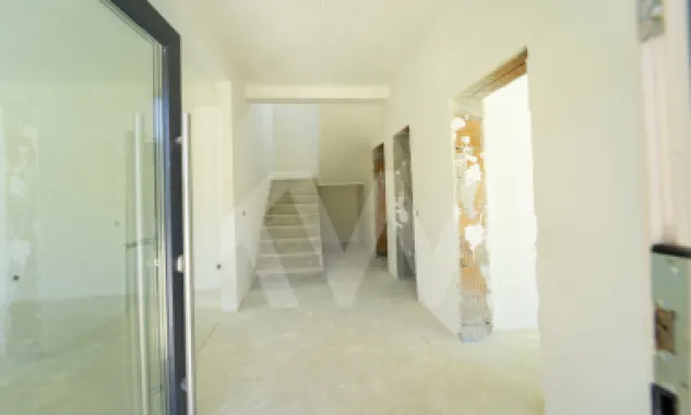 Casă arhitectură modernă cu panoramă spre Munții Făgăraș și Cetatea Cisnădioara