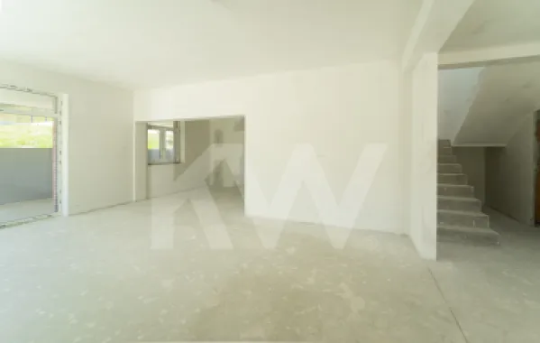 Casă arhitectură modernă cu panoramă spre Munții Făgăraș și Cetatea Cisnădioara