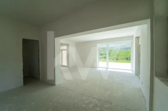 Casă arhitectură modernă cu panoramă spre Munții Făgăraș și Cetatea Cisnădioara