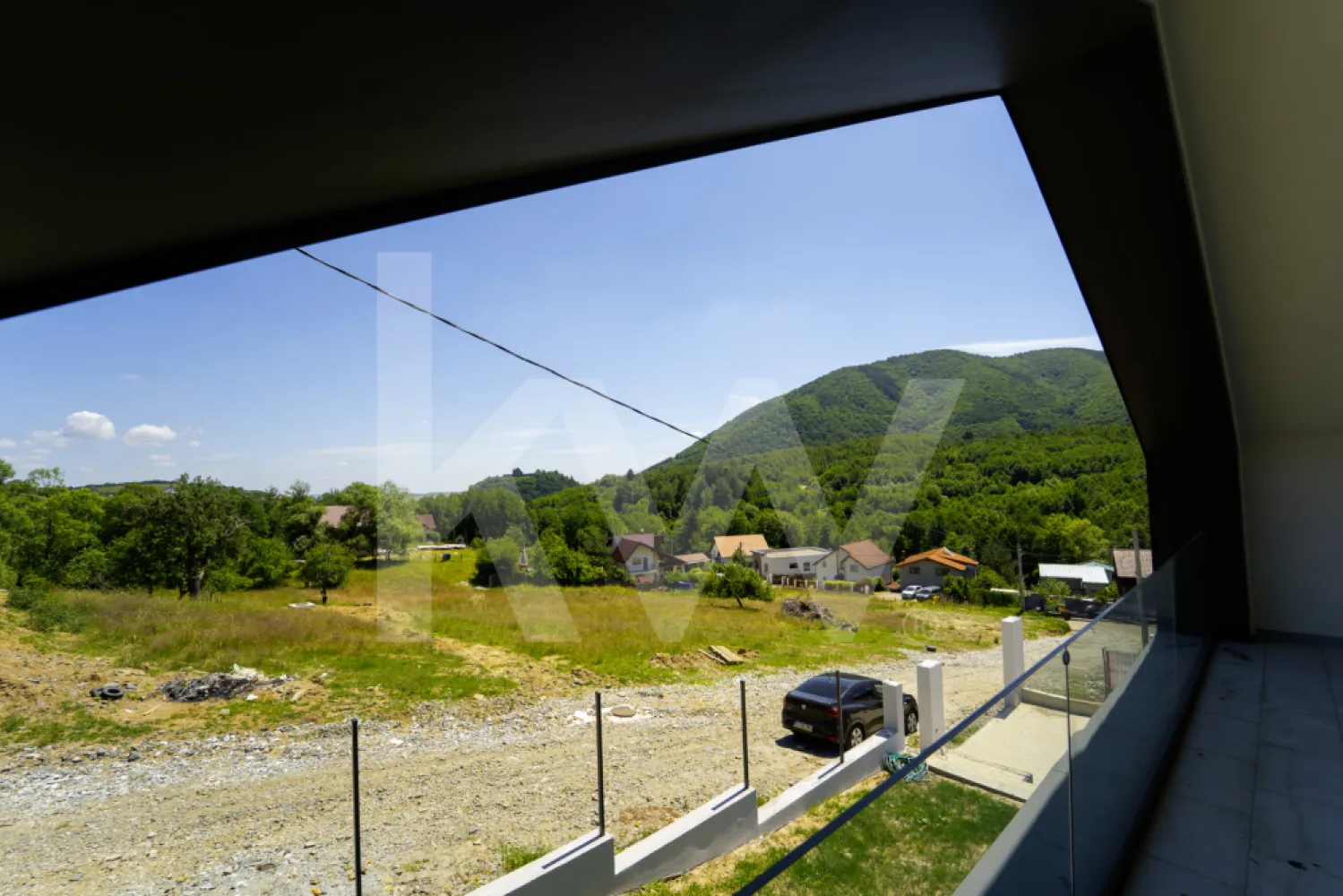 Casă arhitectură modernă cu panoramă spre Munții Făgăraș și Cetatea Cisnădioara