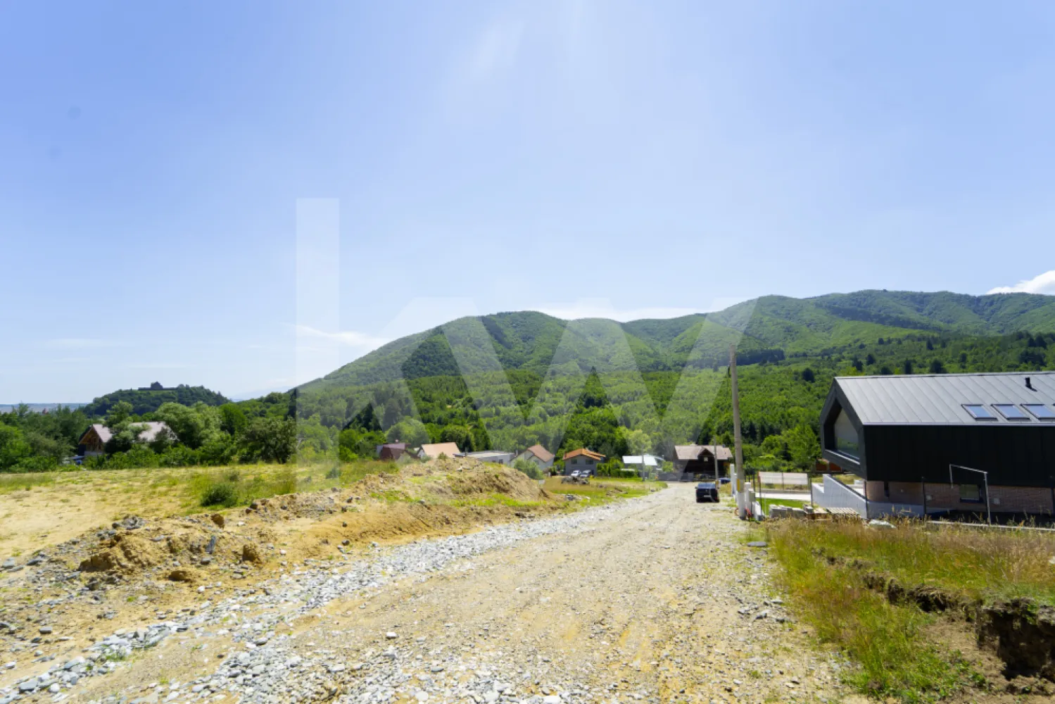 Casă arhitectură modernă cu panoramă spre Munții Făgăraș și Cetatea Cisnădioara