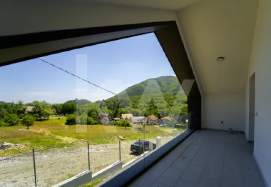 Casă arhitectură modernă cu panoramă spre Munții Făgăraș și Cetatea Cisnădioara