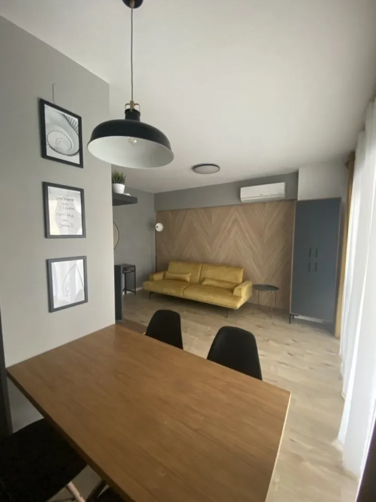 Lux | 2 camere, 2 bai | Terasa | Belvedere Residences - Inchiriez apartament 2 camere, 2 bai si terasa, cu design ultra modern situat in Belvedere Residences.
Caracteristici:
- suprafata 53 mp;
- disponibil imediat; 
- complet mobiliat si utilat cu electrocasnice premium;
- extrem de luminos, pozitionare excelenta (E)
- proximitate metrou (3 min de mers pe jos)
- proximitate centre comerciale, numeroase sali de sport (2-5 min), Kaufland (4 min), shop (2 min), mall (Promenada), parcuri (Tei, Herastrau);
- parchet, incalzire in pardoseala;
- geam termopan;
- terasa;
- canapea extensibila;
- electrocasnice complet incorporabile: masina de spalat vase, masina de spalat rufe cu uscator, 2 aparate de A/C, 1 televizor Samsung Smart, hota si plita incorporabila, frigider No Frost incorporabil, cuptor electric si incorporabil, cuptor cu microunde incorporabil, centrala termica, incalzire pardoseala.
Inchiriere pe termen lung, preferabil 24 luni. Nu se accepta animalele de companie. Se percepe 1 luna chirie + 2 luni garantie.