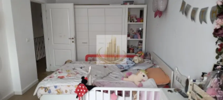 Casă înșiruită, 3 cam, 2 bai 80mp | Zona Cora Dumbrăvița |