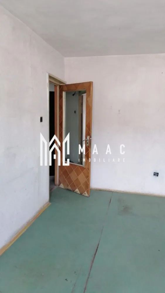 Apartament 2 camere | 50 mp | Ostroveni | etaj 4 | - MAAC Imobiliare vă propune spre vânzare un apartament cu 2 camere decomandat, ideal pentru cei care își doresc să își amenajeze locuința după propriul gust și preferințe.
Beneficiază de o compartimentare practică și de multiple îmbunătățiri esențiale, fiind o oportunitate excelentă atât pentru locuit, cât și pentru investiție.
Caracteristici:
Apartament cu 2 camere decomandat
Compartimentare eficientă și funcțională
Necesită renovare și modernizare
Preț negociabil
Compartimentare:
Living generos
Dormitor
Bucătărie
Baie
Hol
Balcon mare închis
Dotări și îmbunătățiri:
Hidroizolație realizată
Termoizolație
Ferestre cu geam termopan
Balcon închis cu tâmplărie PVC
Ușă metalică/blindată la intrare
Avantaje:
Compartimentare decomandată, oferind confort și intimitate
Balcon generos ce poate fi utilizat ca spațiu suplimentar de relaxare sau depozitare
Costuri reduse pentru îmbunătățirile majore deja realizate
Posibilitatea amenajării complete după propriile preferințe
Potrivit atât pentru locuință personală, cât și pentru investiție în vederea închirierii
Datorită structurii bune și dotărilor deja existente, acest apartament reprezintă o bază excelentă pentru crearea unei locuințe moderne și confortabile.
Pentru mai multe informații și programarea unei vizionări, echipa MAAC Imobiliare vă stă la dispoziție.ID 3181562