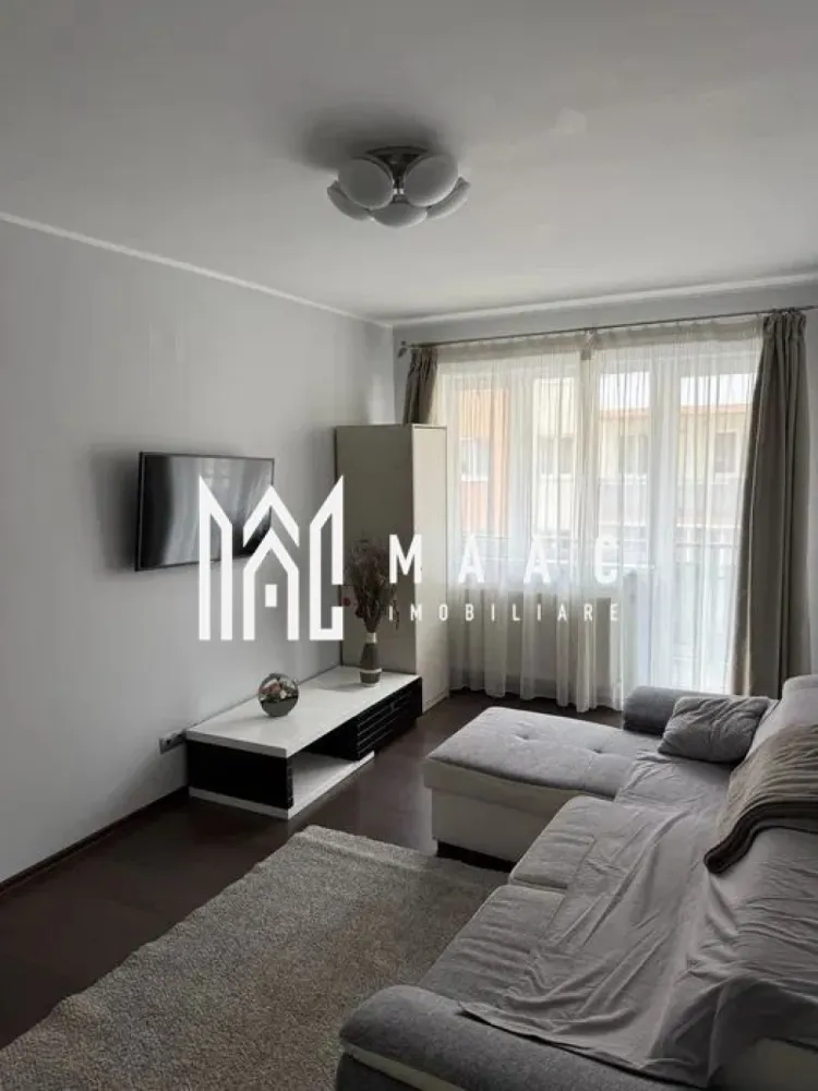 Apartament 2 camere decomandat | Terezian, Sibiu | 50 mp, lift, parcare - Apartament cu 2 camere decomandate de închiriat în Terezian, Sibiu, cu 50 mp utili, situat la etajul 2 al unui imobil finalizat, construit în 2010, dotat cu lift și pregătit pentru mutare imediată.

Detalii proprietate:
• Suprafață utilă: 50 mp
• Suprafață construită: 60 mp
• Compartimentare: 2 camere decomandate
• Etaj 2 din 5
• Imobil finalizat, construit în 2010
• Lift
• Balcon
• Loc de parcare inclus
• Complet mobilat și utilat
• Disponibil imediat

Zonă și acces:
Proprietatea este amplasată în zona Terezian, cu acces rapid către centrul orașului. În apropiere se află magazine, farmacii, școli, grădinițe și mijloace de transport, ceea ce oferă un plus de accesibilitate pentru locuirea de zi cu zi.

Cod anunț CP3185663. Contactați echipa MAAC Imobiliare pentru informații suplimentare și pentru programarea unei vizionări.