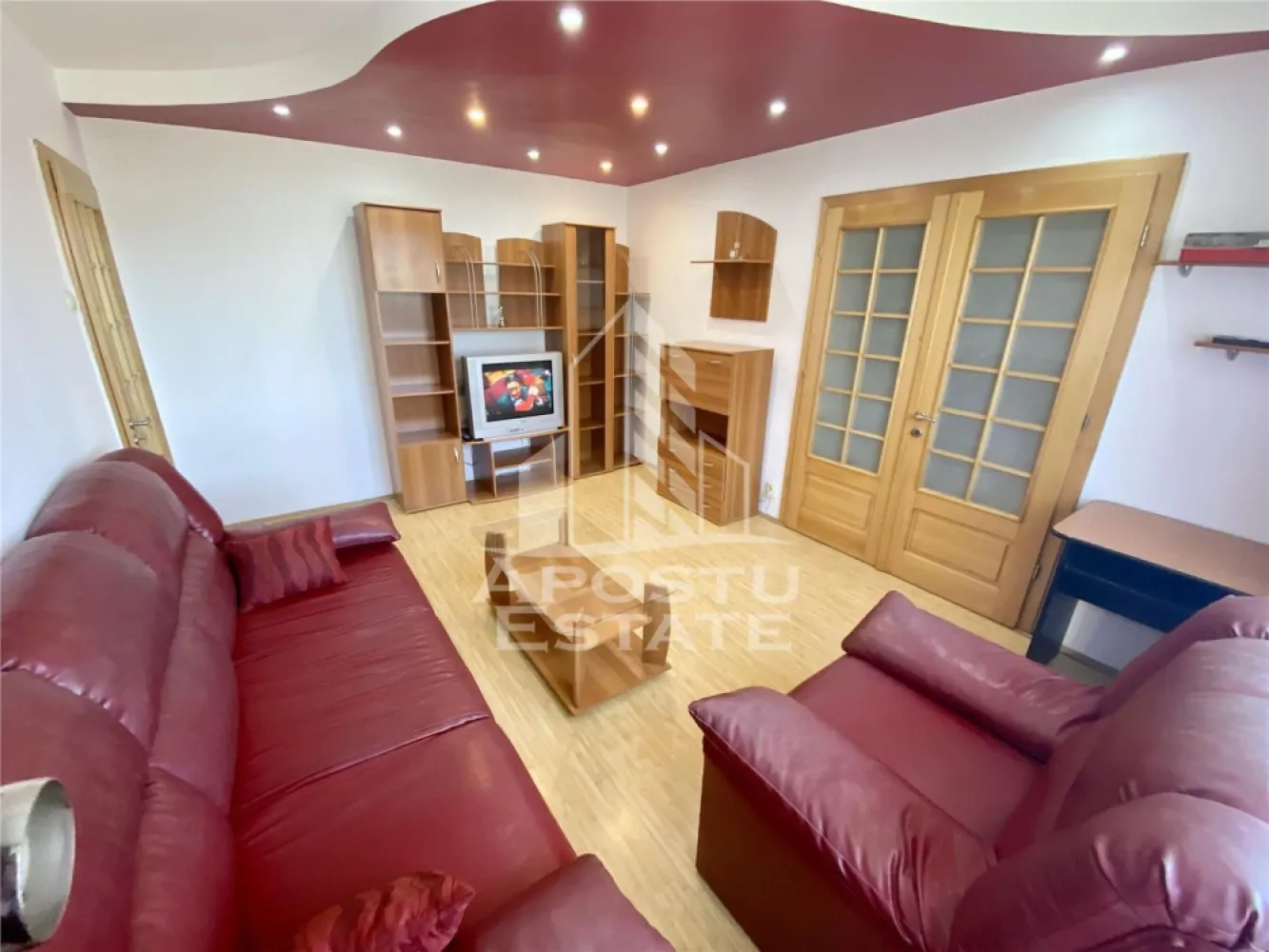 Apartament 2 camere in Complexul Studentesc - Apostu Estate va ofera spre inchiriere un apartament cu 2 camere semi-decomandat in zona Complexului studentesc
Apartamentul se afla la etajul 4 este complet utilat intr-o zona linistita avand in apropiere numeroase puncte de interes. Se desfasoara pe o suprafata de aprox 58 mp si este compartimentat astfel:

Hol acces
Living
Dormitor
Baie
Bucatarie mare

Nu exista dificultati in gasirea unui loc de parcare.
Confortul termic este realizat prin centrala blocului.
Pretul este 350 euro/luna + 350 euro garantie!
Disponibil imediat!
Va asteptam cu drag la vizionare!
Nr. contact: 0729607480
 CP1021175