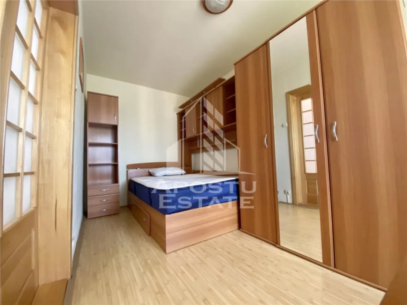 Apartament 2 camere in Complexul Studentesc - Apostu Estate va ofera spre inchiriere un apartament cu 2 camere semi-decomandat in zona Complexului studentesc
Apartamentul se afla la etajul 4 este complet utilat intr-o zona linistita avand in apropiere numeroase puncte de interes. Se desfasoara pe o suprafata de aprox 58 mp si este compartimentat astfel:

Hol acces
Living
Dormitor
Baie
Bucatarie mare

Nu exista dificultati in gasirea unui loc de parcare.
Confortul termic este realizat prin centrala blocului.
Pretul este 350 euro/luna + 350 euro garantie!
Disponibil imediat!
Va asteptam cu drag la vizionare!
Nr. contact: 0729607480
 CP1021175