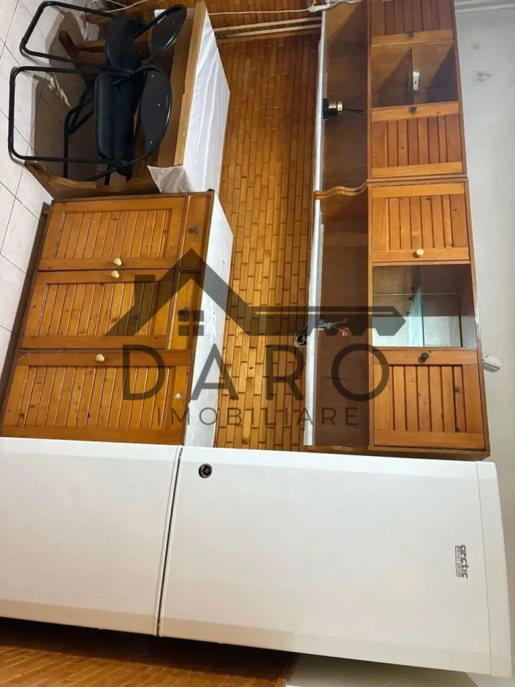 De vanzare apartament cu 2 camere - Vând apartament cu doua camere în zona Tudor, str.Cutezantei. Apartamentul tiene geamuri termopane și centrală proprie.
