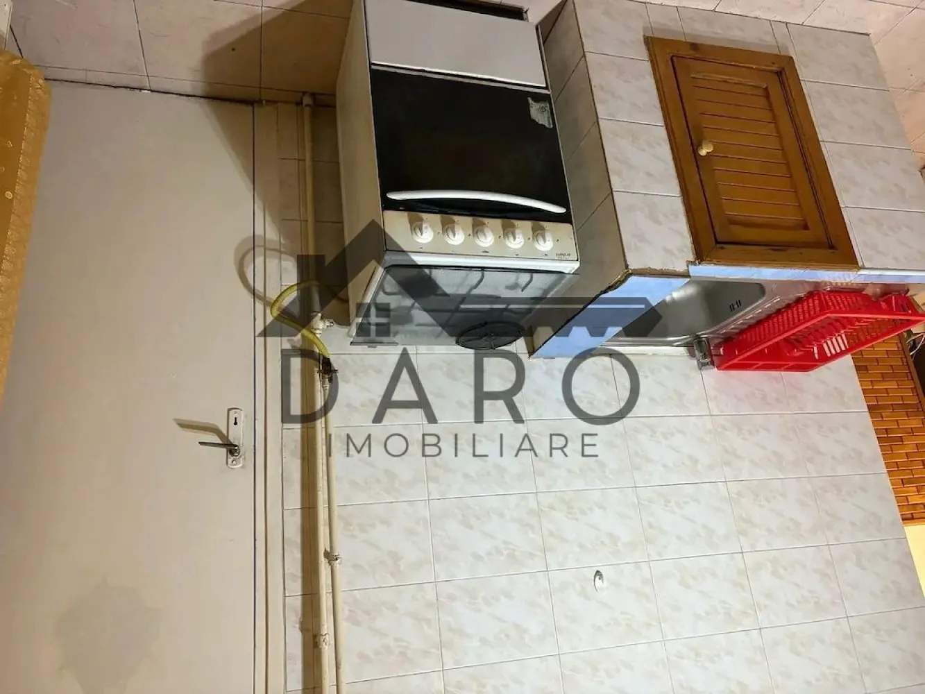 De vanzare apartament cu 2 camere - Vând apartament cu doua camere în zona Tudor, str.Cutezantei. Apartamentul tiene geamuri termopane și centrală proprie.