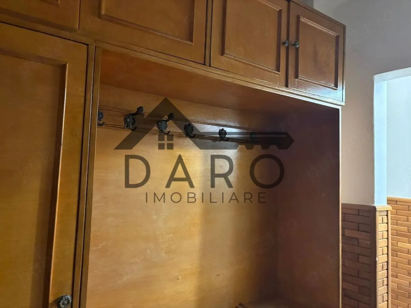 De vanzare apartament cu 2 camere - Vând apartament cu doua camere în zona Tudor, str.Cutezantei. Apartamentul tiene geamuri termopane și centrală proprie.