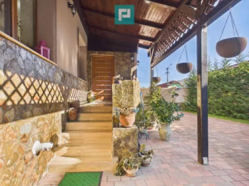 Casa cu 4 camere in Aradul Nou