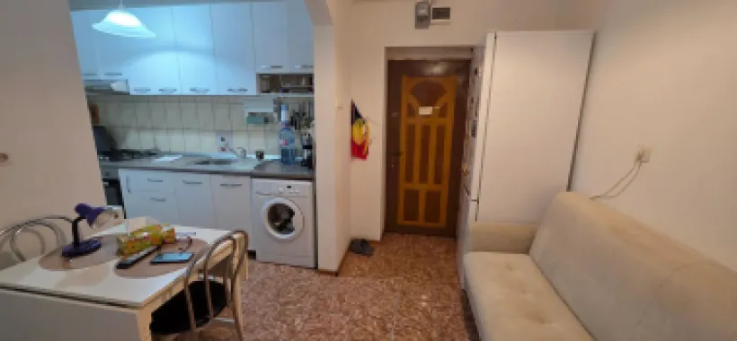 Garsonieră decomandată de vânzare Dristor mobilată și utilata