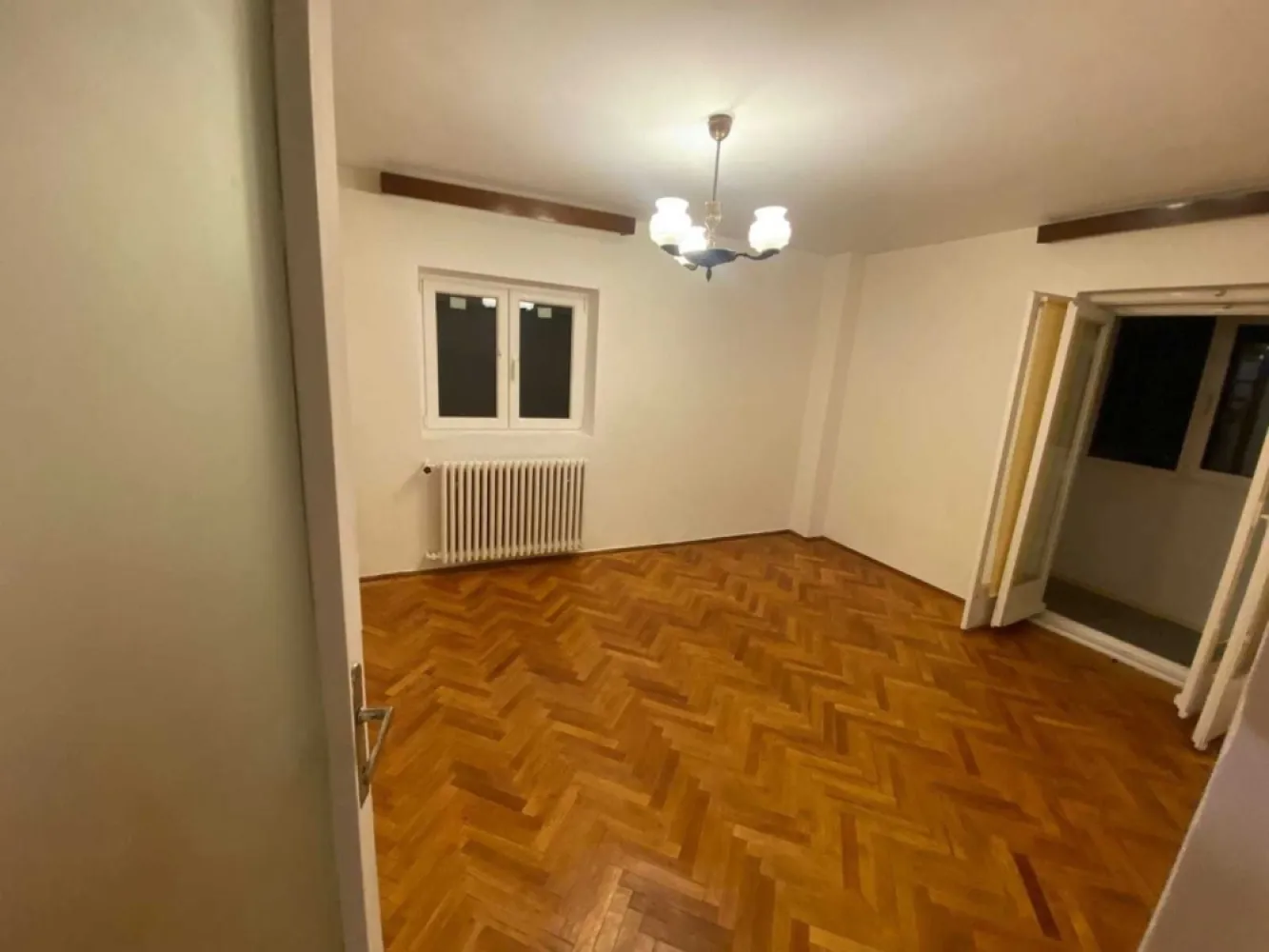 2 cam Universitate Magheru Batistei - Ofer spre inchiriere apartament 2 camere la Universitate Batistei nemobilat.
Se poate si mobila.
Pentru firma sau locuit.
Parchet, balcon
Disponibil imediat