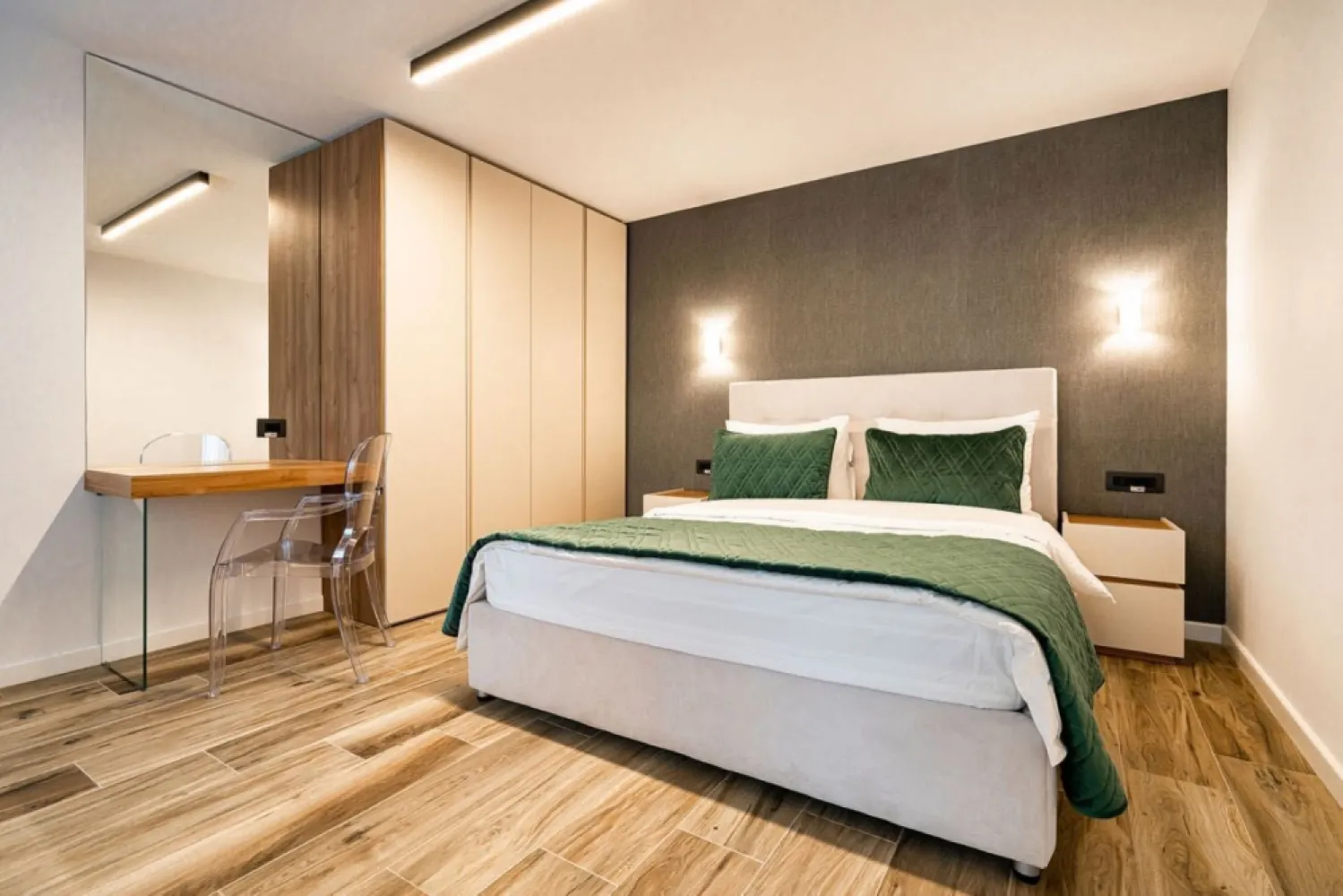 Bulevardul Unirii Apartament Termen Mediu - Închiriere apartamente Novos Luxury Suites termen mediu (1-12 luni) – un loc deosebit pentru o experiență confortabilă și relaxantă. Apartamentele sunt complet mobilate și dotate cu facilități moderne: bucătărie echipată, Wi-Fi rapid, aer condiționat și televiziune. Ideal pentru șederi pe termen mediu, beneficiază de o locație excelentă, aproape de atracțiile principale și transportul public. Curățenia și confortul sunt prioritare, iar apartamentele sunt gândite pentru a satisface nevoile celor care călătoresc atât pentru afaceri, cât și pentru vacanță.

Apartamente disponibile: 
Studio 35m2
Studio Deluxe 55m2
Apartament cu doua camere 75m2
Apartament cu trei camere 80m2