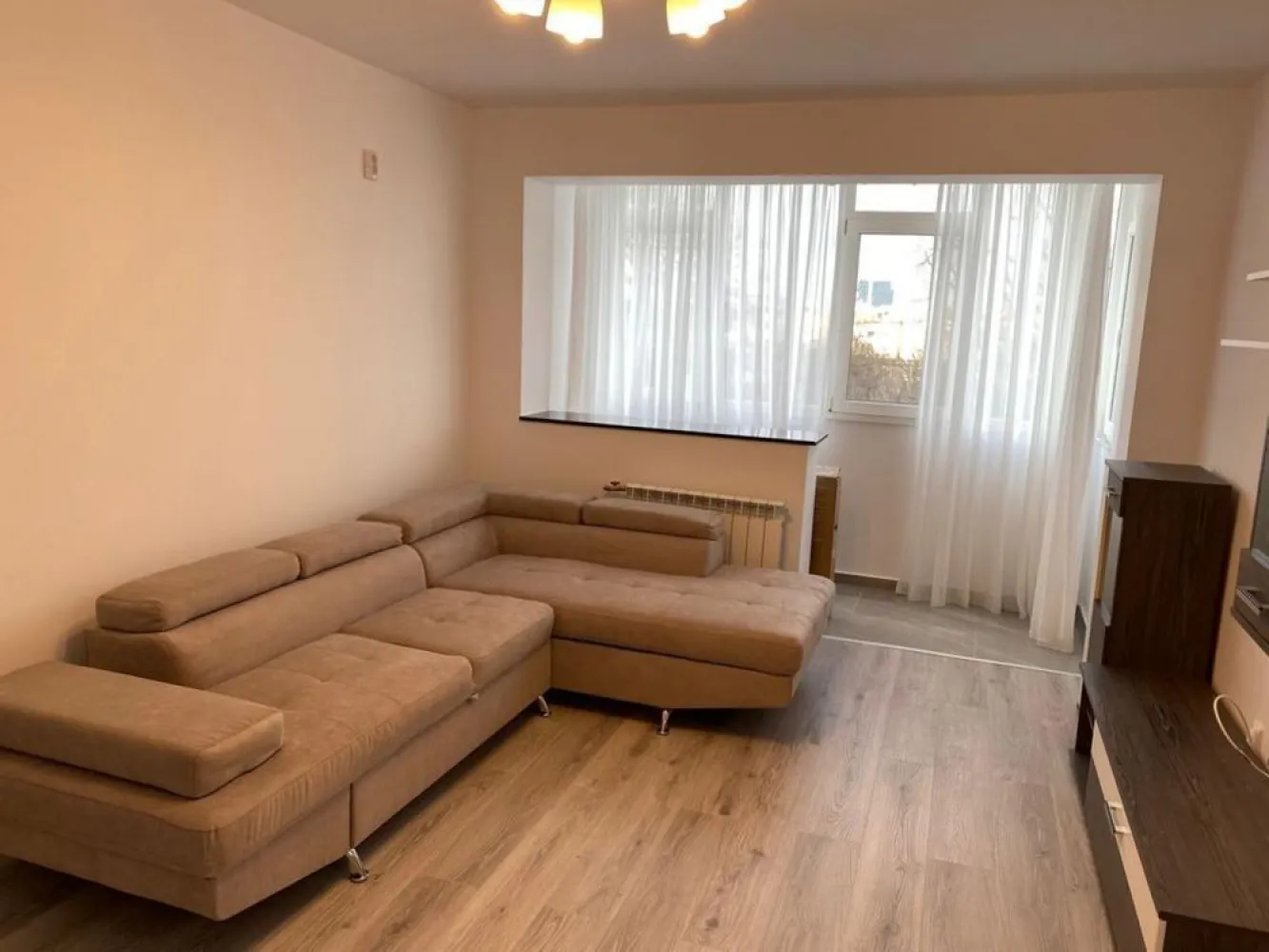 Ag BRASADAS închiriază ap 2 cam et 4 Piata Victoriei. - Agenția BRASADAS închiriază apartament 2 camere ultramodern, situat langa Guvern, bdul Iancu de Hunedoara renovat si utilat complet.
www.brasadas.com.