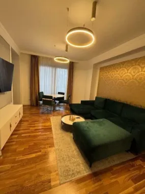 Apt 2 cam Victoriei, design interbelic şi finisaje de lux.