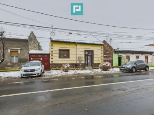 Casă cu 4 camere în zona Parneava