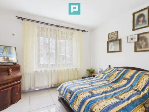 Casă cu 4 camere în zona Parneava
