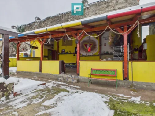 Casă cu 4 camere în zona Parneava