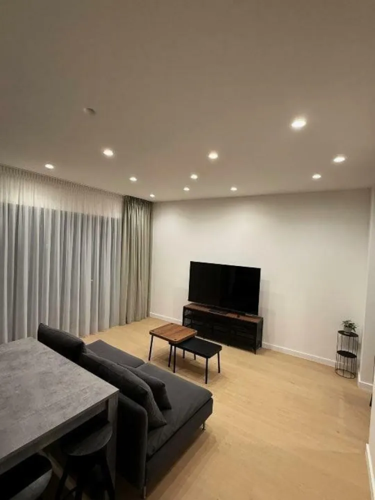 BRASADAS închiriază ap 2 cam Aviatiei et 7/10 langa metrou. - Agenția imobiliara BRASADAS închiriază apartament 2 camere în Aviatiei, aproape de clădirile de birouri de pe Pompeiu, la doar 3 minute de mers pe jos de Promenada Mall şi 5 minute de metrou. Apartamentul este la etajul 7, într-un bloc nou finalizat în 2024.Dacă ai maşină, vei aprecia că închirierea apartamentului include şi loc de parcare subteran. Ansamblul beneficiază de o curte interioară frumos amenajată peisagistic, cu barieră pentru un plus de siguranţă. De asemenea, scara clădirii dispune de recepţie şi paznic 24/7. Oferă-ţi confortul, siguranţa şi accesibilitatea de care ai nevoie! Nu rata această oportunitate!
Pentru mai multe oferte accesați www.brasadas.com.