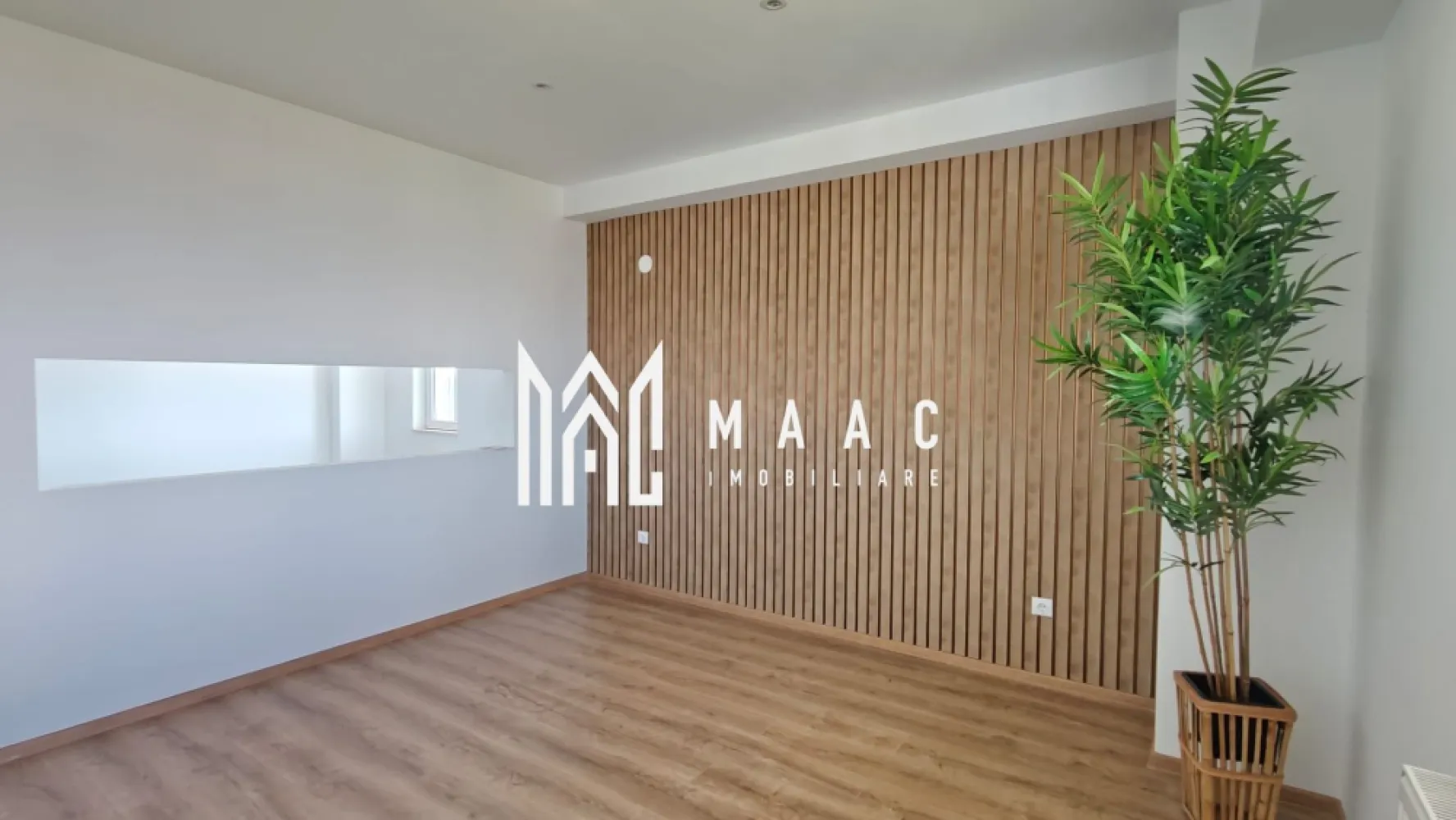 Garsonieră decomandată I 32 mp utili I lift I Mihai Viteazu - MAAC Imobiliare propune spre achiziție o garsonieră decomandată, cu suprafața utilă de 32 mp, situată într-un bloc cu 17 etaje, în imediata apropiere a magazinului LIDL de pe Bulevardul Mihai Viteazu, Sibiu.

 Caracteristici ale garsonierei
Suprafață utilă: 32 mp

Compartimentare decomandată:
dormitor
living + bucătărie
baie
hol de acces
Loc de parcare privat inclus

 Stare și dotări
recent finisată, nelocuită
se vinde nemobilată, ideală pentru personalizare
baie finalizată, mobilată și utilată
instalații noi, inclusiv pregătire pentru aer condiționat
finisaje moderne, gata pentru amenajare

 Avantaje suplimentare
priveliste panoramică datorită poziționării în blocul înalt

 Zonă foarte accesibilă, aproape de:
magazine
transport public
centre comerciale
zone de interes urban

Potrivită atât pentru locuire, cât și pentru investiție (închiriere ușoară datorită zonei).

Pentru mai multe detalii, contactați MAAC Imobiliare și menționați ID CP3181470.