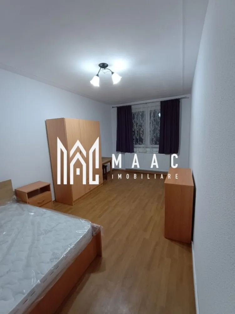 Garsonieră decomandată | Turnișor, Sibiu | 45 mp, mobilată - Garsonieră decomandată de închiriat în Turnișor, Sibiu, cu 45 mp utili, situată la etajul 3 din 4 și pregătită pentru mutare imediată.

Detalii proprietate:
• Suprafață utilă: 45 mp
• Suprafață construită: 54 mp
• Compartimentare: decomandată
• Etaj 3 din 4
• Confort 1, apartament finalizat
• Finisaje moderne
• Dormitor spațios cu pat dublu
• Bucătărie închisă, complet mobilată și utilată
• Baie modernă cu geam
• Hol de acces bine delimitat
• An construcție: 2000
• Structură din cărămidă
• Proprietatea beneficiază de 1 loc de parcare

Proprietatea este amplasată pe Strada Graului, în zona Turnișor din Sibiu, într-un imobil cu regim de înălțime P+4. Poziționarea într-o zonă rezidențială din oraș o face potrivită pentru locuire pe termen lung.

Pentru închiriere se solicită chiria în avans și o garanție echivalentă unei chirii lunare. Cod anunț CP3187213. Contactați echipa MAAC Imobiliare pentru mai multe detalii și pentru programarea unei vizionări.
