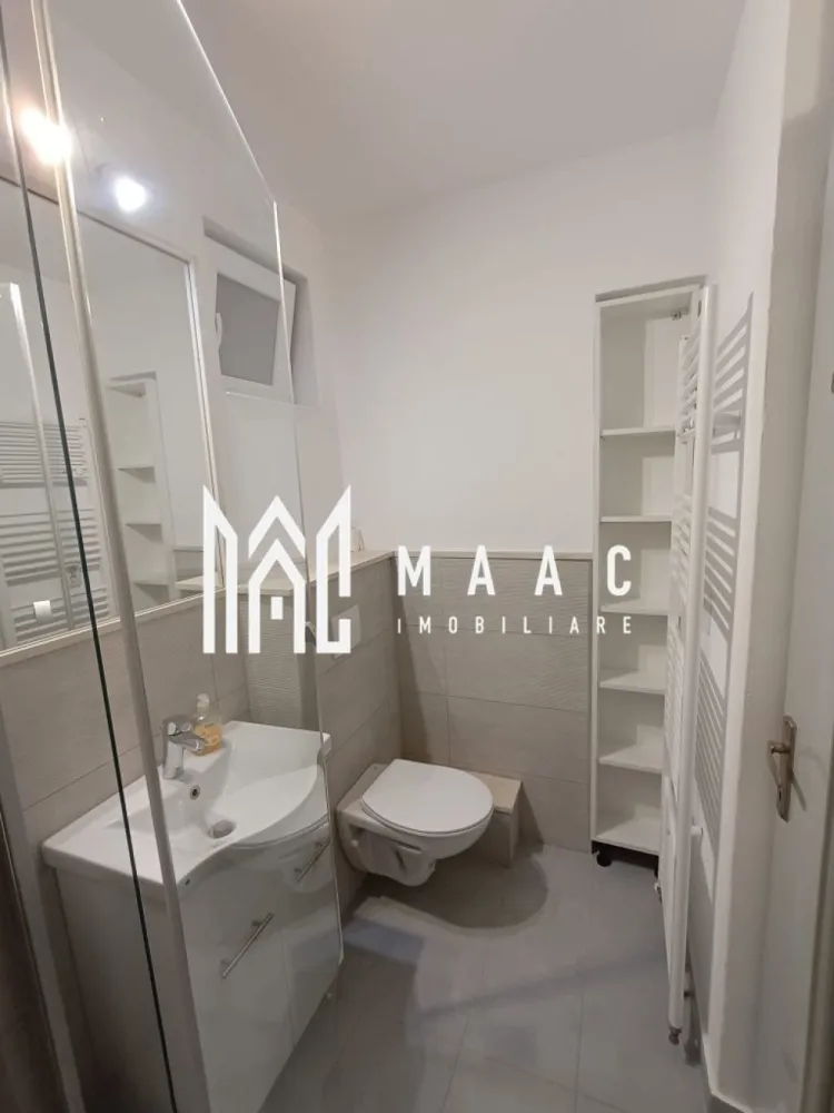 Garsonieră decomandată | Turnișor, Sibiu | 45 mp, mobilată - Garsonieră decomandată de închiriat în Turnișor, Sibiu, cu 45 mp utili, situată la etajul 3 din 4 și pregătită pentru mutare imediată.

Detalii proprietate:
• Suprafață utilă: 45 mp
• Suprafață construită: 54 mp
• Compartimentare: decomandată
• Etaj 3 din 4
• Confort 1, apartament finalizat
• Finisaje moderne
• Dormitor spațios cu pat dublu
• Bucătărie închisă, complet mobilată și utilată
• Baie modernă cu geam
• Hol de acces bine delimitat
• An construcție: 2000
• Structură din cărămidă
• Proprietatea beneficiază de 1 loc de parcare

Proprietatea este amplasată pe Strada Graului, în zona Turnișor din Sibiu, într-un imobil cu regim de înălțime P+4. Poziționarea într-o zonă rezidențială din oraș o face potrivită pentru locuire pe termen lung.

Pentru închiriere se solicită chiria în avans și o garanție echivalentă unei chirii lunare. Cod anunț CP3187213. Contactați echipa MAAC Imobiliare pentru mai multe detalii și pentru programarea unei vizionări.