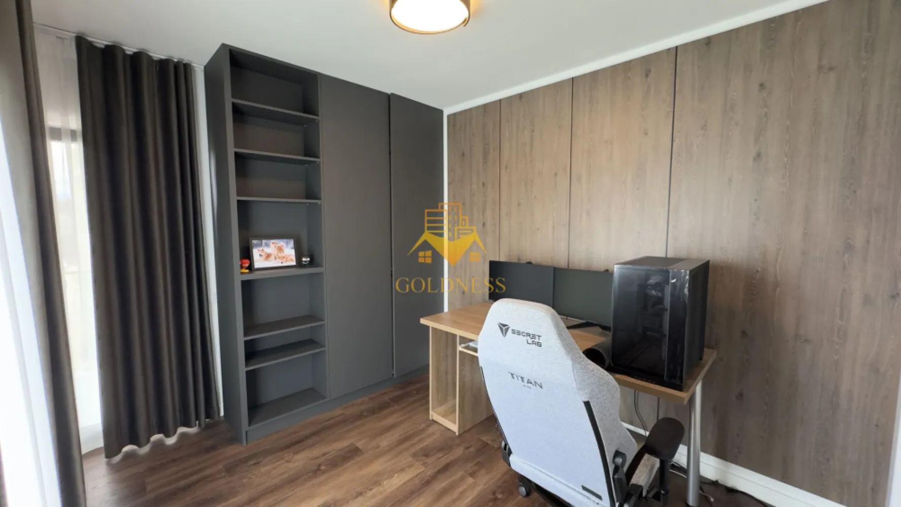 3 camere, 2 bai, parcare, bloc nou, Floresti, Tineretului, Avram Iancu - GOLDNESS Imobiliare vă propune spre închiriere un apartament cu 3 camere complet mobilat și utilat, la etajul 3 într-un imobil de 5 etaje, în Floresti. 
Apartamentul este compartimentat astfel:
 - dormitor cu pat matrimonial, dressing, noptiere, TV
 - dormitor amenajat ca birou
 - living cu bucatarie open-space complet utilată, canapea extensibila, loc de servit masa, TV
 - baie cu cabina de dus, port prosop și dulap pentru depozitare.
 - baie de serviciu
 - balcon de 3 mp.
 - logie de 5 mp

Imobilul este dotat cu toate cele necesare- centrală proprie, mașină de spălat haine, masina de spalat vase, frigider, plită electrică, hotă, etc. 
Se află în apropierea stațiilor de transport în comun, magazine, restaurante, spații verzi, farmacii, etc. 
Dispune de parcare subterana!

Dacă sunteți interesați de acest apartament și doriți să îl vizionați, dar și pentru alte oferte sau detalii nu ezitați să ne contactați telefonic sau prin e-mail - goldnessimobiliare@gmail.com. Vă stăm la dispoziție!