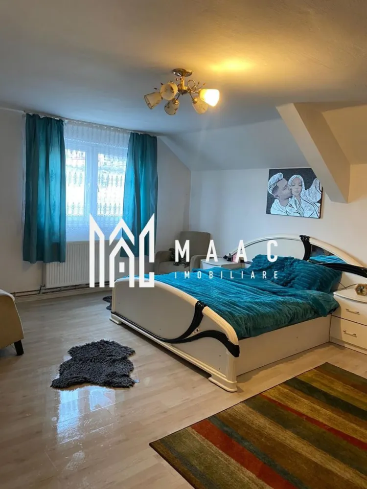 Casă Individuala | 246 mpu | Poplaca Sibiu - MAAC Imobiliare va propune spre vanzare o casă individuală situată într-o zonă deosebit de pitorească din Poplaca, Sibiu, ideală pentru cei care își doresc liniște, aer curat și o priveliște spectaculoasă asupra împrejurimilor.

Imobilul beneficiază de o compartimentare generoasă și practică, fiind compus din:

2 holuri
2 băi
bucătărie
living spațios
5 dormitoare
balcon
pivniță pentru depozitare

Casa este ideală pentru o familie numeroasă sau pentru amenajarea unei pensiuni/agroturism, datorită numărului mare de camere și poziționării într-o zonă turistică apreciată.

Încălzirea se realizează prin centrală pe lemne, oferind un confort termic ridicat și costuri eficiente în sezonul rece.

Proprietatea dispune de o curte liberă de aproximativ 500 mp, perfectă pentru relaxare, grădinărit sau amenajarea unui spațiu de recreere pentru întreaga familie. Grădina mare completează farmecul proprietății și oferă multiple posibilități de amenajare.

Dacă sunteți în căutarea unei locuințe spațioase, într-un cadru natural deosebit, această proprietate din Poplaca reprezintă o oportunitate excelentă.
Pentru mai multe detalii si programarea unei vizionari va rugam sa specificati ID: CP2905279.