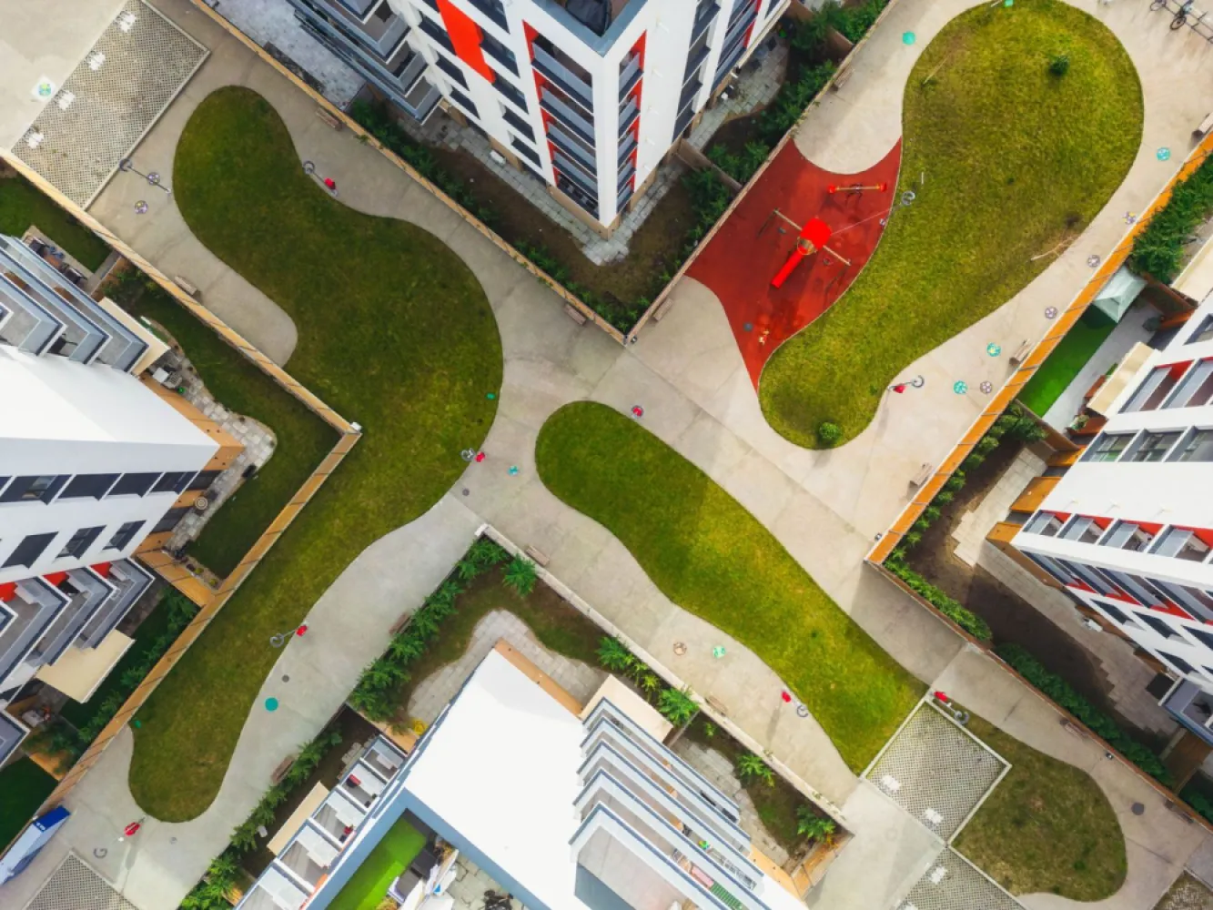 Apartament 2 camere direct de la DEZVOLTATOR - Apartament de 45 mp utili situat la etajul 5 din 6 într-un bloc modern cu lift și parcare inclusă în fața imobilului 
Locuința dispune de 2 camere o baie și un balcon generos de 7 mp ideal pentru relaxare

Poziționat în cartierul ARED City, blcul R39, pozitionat în imediata apropiere a parcului, apartamentul oferă acces imediat la facilități precum terenuri multisport locuri de joacă pentru copii parcuri restaurante și cafenele 
Totul într-un ansamblu rezidențial modern aproape de Atrium Mall și alte puncte de interes

Perfect pentru locuit sau investiție 
Contactează-mă pentru detalii și programarea unei vizionări la 0757 662 907 Caracioni Andrei Consultant imobiliar AcasaArad / Birou ARED Centru

Prețul NU conține TVA și este valabil pana la data de 31.07.2026(pret cu TVA 118.482 euro )
Posibilitate de rezervare apartemant cu un avans de 10%
 
✅ Predare 31.11.2026 pentru persoane fizice cu achitarea unui avans de:

25% din valoare apartamentului nefinisat (diferenta de pret poate fi achitata in maxim 24 de luni de la predare)
50% din valoare apartamentului finisat de catre dezvoltator(diferenta de pret poate fi achitata in maxim 24 de luni de la predare)
 
Cod proprietate: CP3187786