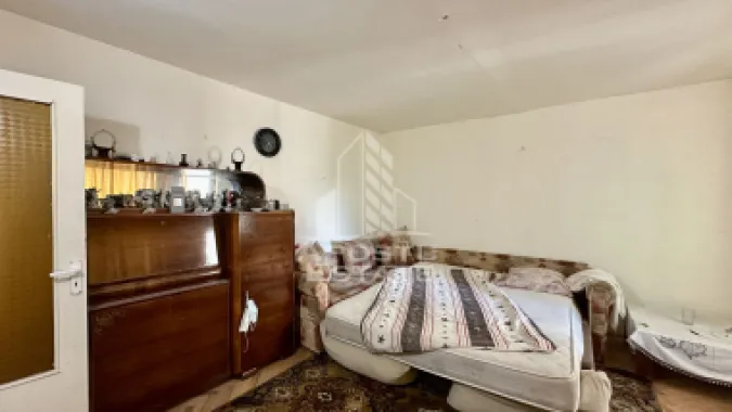 Apartament cu 3 camere, decomandat, etaj intermediar, Aradului