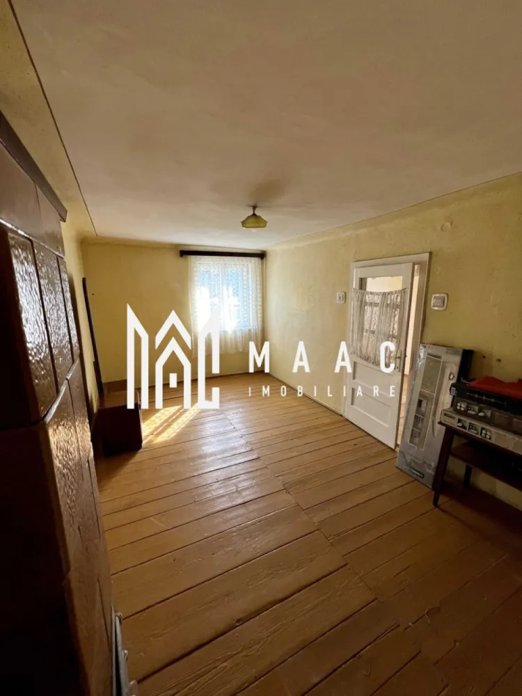 Apartament 2 camere | 45 MPU | Parter inalt | Ultracentral - MAAC Imobiliare propune spre vânzare un apartament cu potențial excelent, situat în zonă ultracentrală, la câțiva pași de Piața Mare.

Proprietatea are o suprafață utilă de 44,85 mp și este compartimentată în 2 camere, bucătărie, baie și cămară, fiind completată de pivniță și pod pe toată suprafața apartamentului. Apartamentul face parte dintr-un imobil cu curte comună, utilizată de doar 3 familii.

Toate cele 3 ferestre sunt orientate estic, oferind lumină naturală pe tot parcursul zilei.

Imobilul necesită renovare, fiind ideal pentru amenajare după propriile preferințe sau pentru investiție.

Potrivit pentru:

locuință personală

birouri / cabinete medicale

salon de înfrumusețare

închiriere în regim hotelier

Locație ultracentrală, aproape de magazine, restaurante și la aproximativ 5 minute de mers pe jos de Gară.

Pentru detalii și vizionări, contactați MAAC Imobiliare.
ID: CP2905586.
