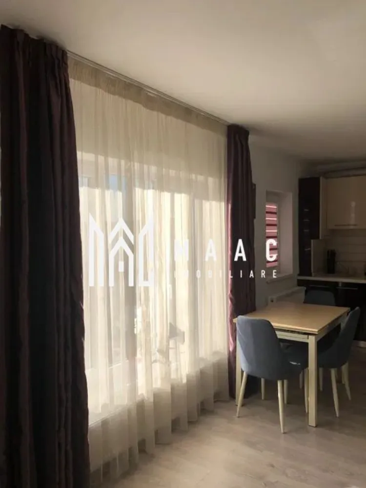 Apartament 2 camere | Parter | Decomandat | 56 MP | Selimbar - MAAC Imobiliare oferă spre vânzare un apartament modern cu 2 camere, situat la parterul unui imobil nou, amplasat într-o zonă liniștită din Șelimbăr.

Caracteristici:
Apartament cu 2 camere, compartimentare decomandată.
Situat la parterul unui imobil cu regim de înălțime P+3.
Construcție nouă, cu finisaje de bună calitate.

Compartimentare:
Hol de acces.
Living cu bucătărie open space.
Dormitor.
Baie dotată cu geam pentru aerisire naturală.

Dotări și stare:
Apartamentul se vinde complet mobilat și utilat.
Finisaje bine întreținute.
Locuință pregătită pentru mutare imediată, fără investiții suplimentare.

Localizare și avantaje:
Acces facil către magazine, supermarketuri și spații de joacă pentru copii.
Conectare rapidă către municipiul Sibiu.

Parcare
Loc de parcare aferent proprietății.

Pentru mai multe detalii, vă rugăm sa ne contactați, specificand ID: CP2905218